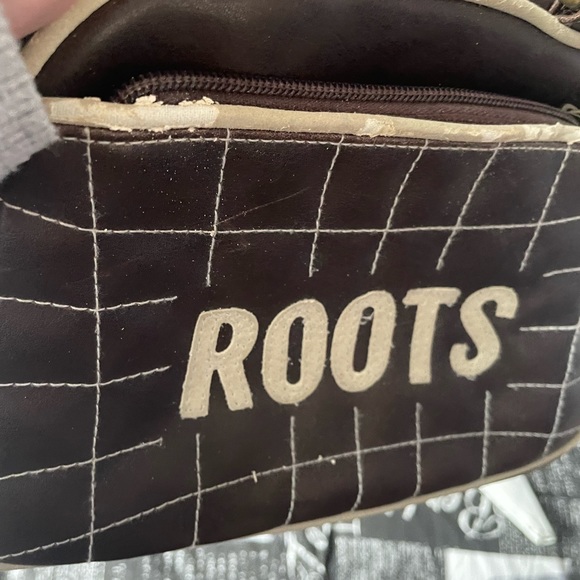 Roots 2000s Leather Hand Bag - Picture 4 of 4